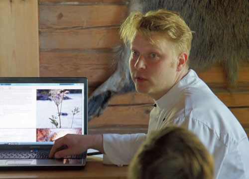 Sami Tallberg esittelee pian julkaistavaa kirjaansa. Kuva: Jouko Lehmuskallio Sami Tallberg esittelee pian julkaistavaa kirjaansa. Kuva: Jouko Lehmuskallio
